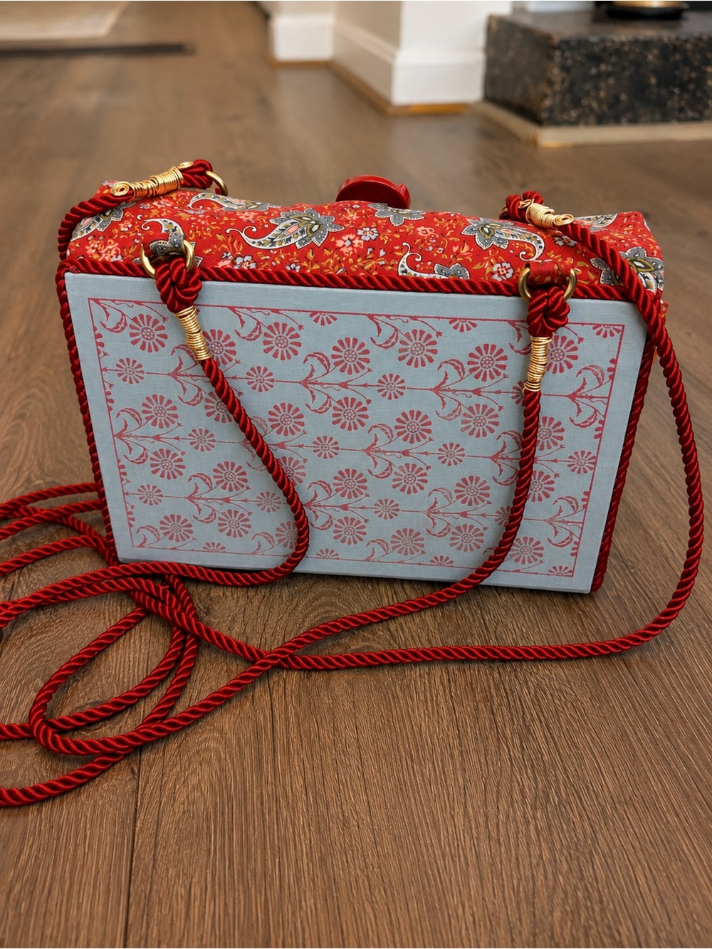 BeeZ by Scranton Jane Austen Sense & Sensibility Book Purse Crossbody - Picture 11 of 11